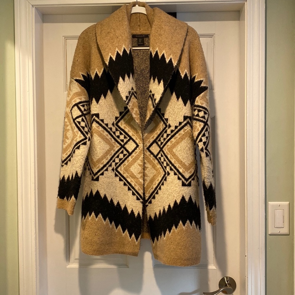 Tahari L very soft open sweater , with pockets
